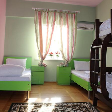 טביליסי Herrmas Hostel מראה חיצוני תמונה