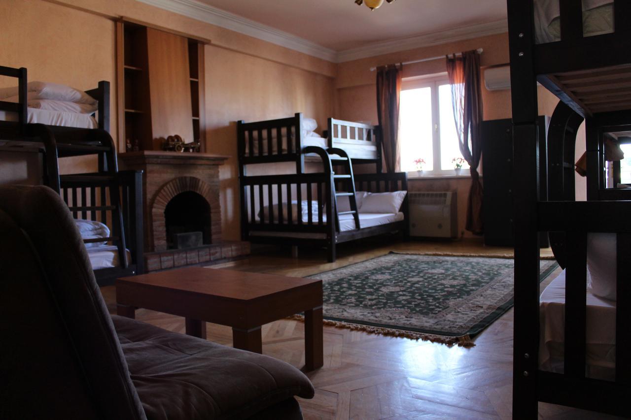 טביליסי Herrmas Hostel מראה חיצוני תמונה