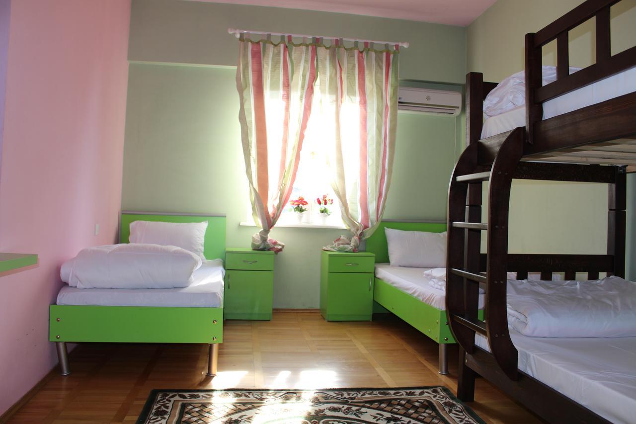 טביליסי Herrmas Hostel מראה חיצוני תמונה