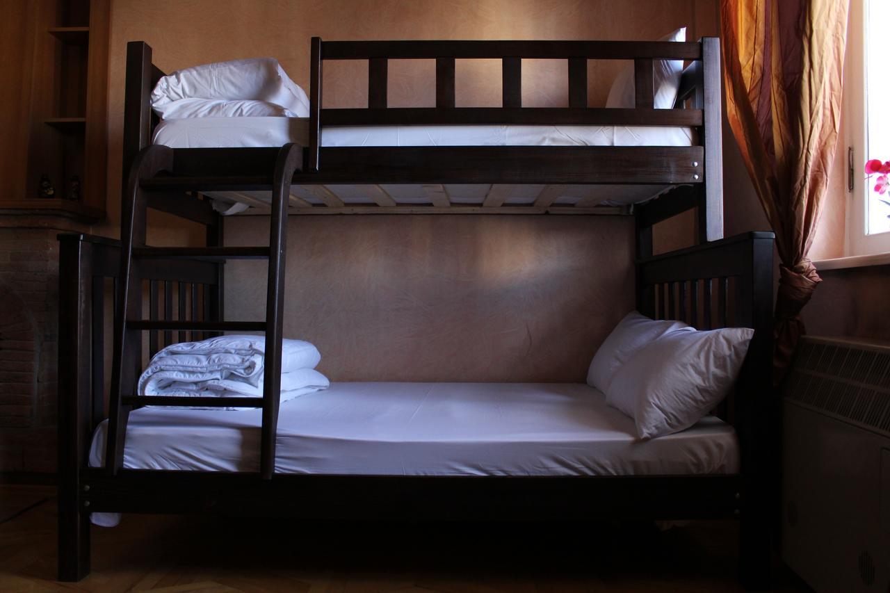 טביליסי Herrmas Hostel מראה חיצוני תמונה