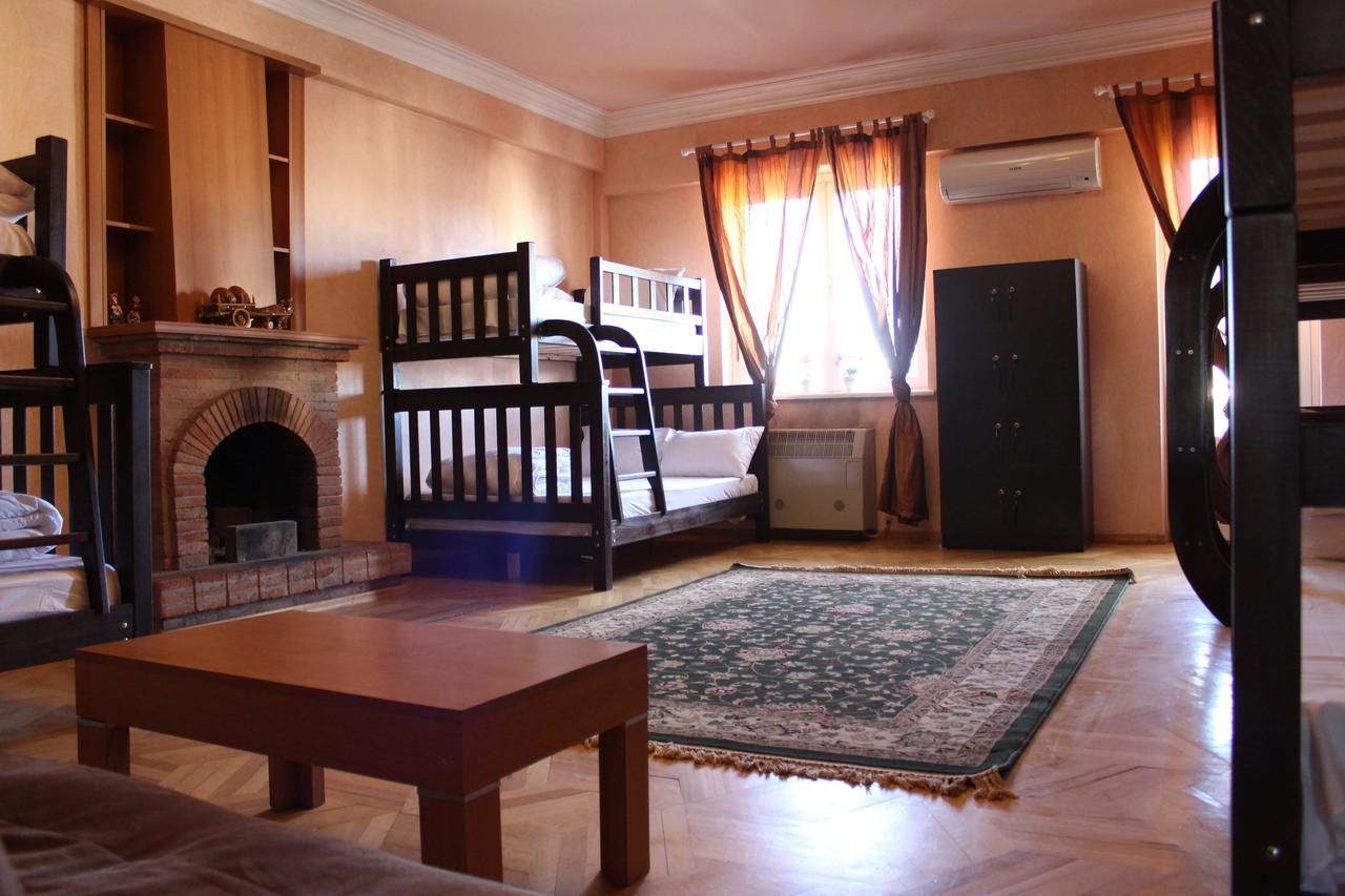טביליסי Herrmas Hostel מראה חיצוני תמונה