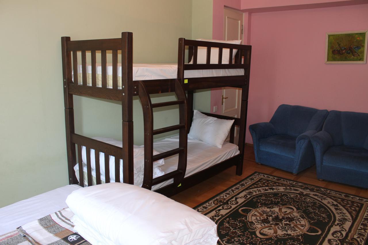 טביליסי Herrmas Hostel מראה חיצוני תמונה