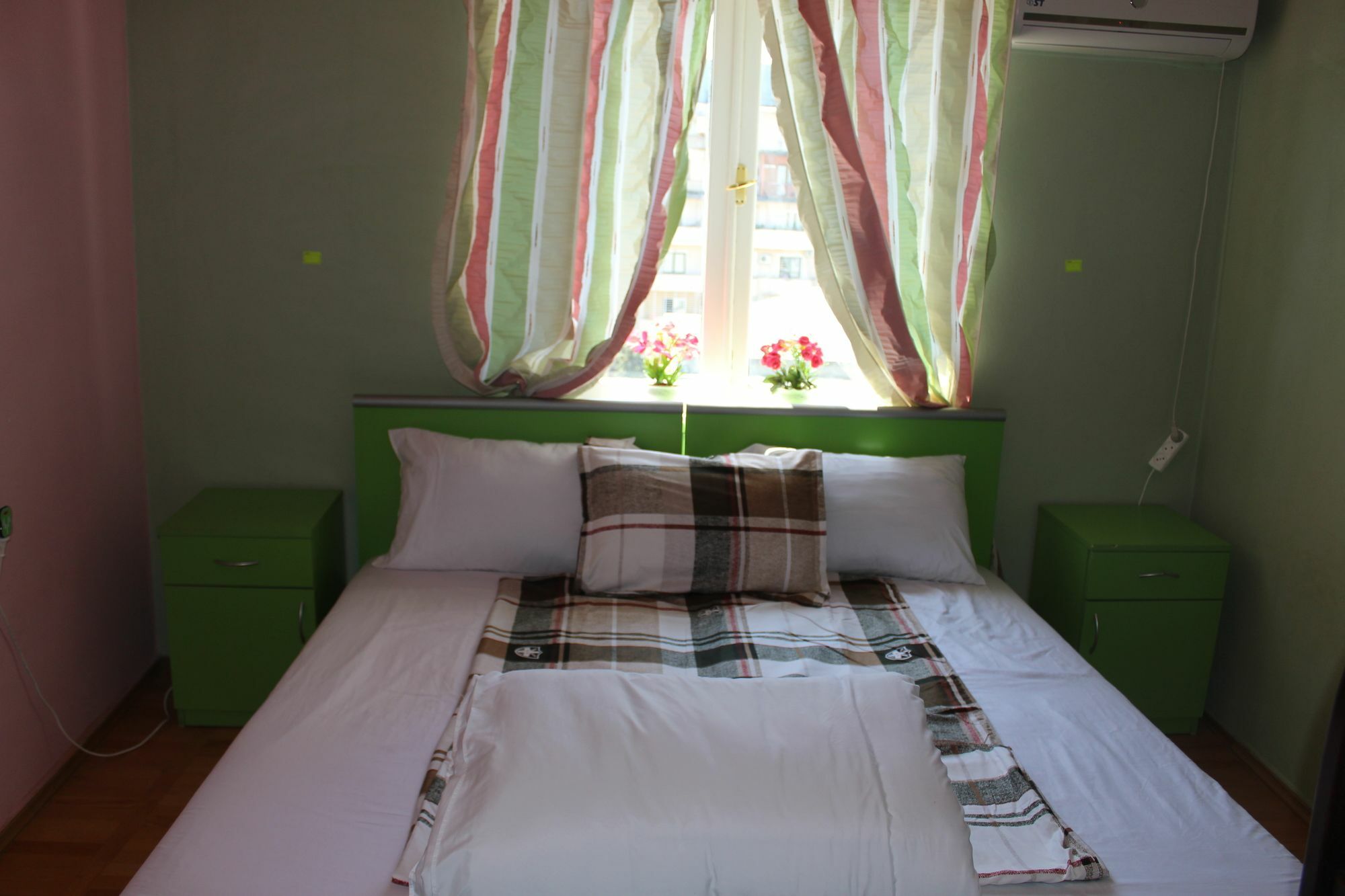 טביליסי Herrmas Hostel מראה חיצוני תמונה