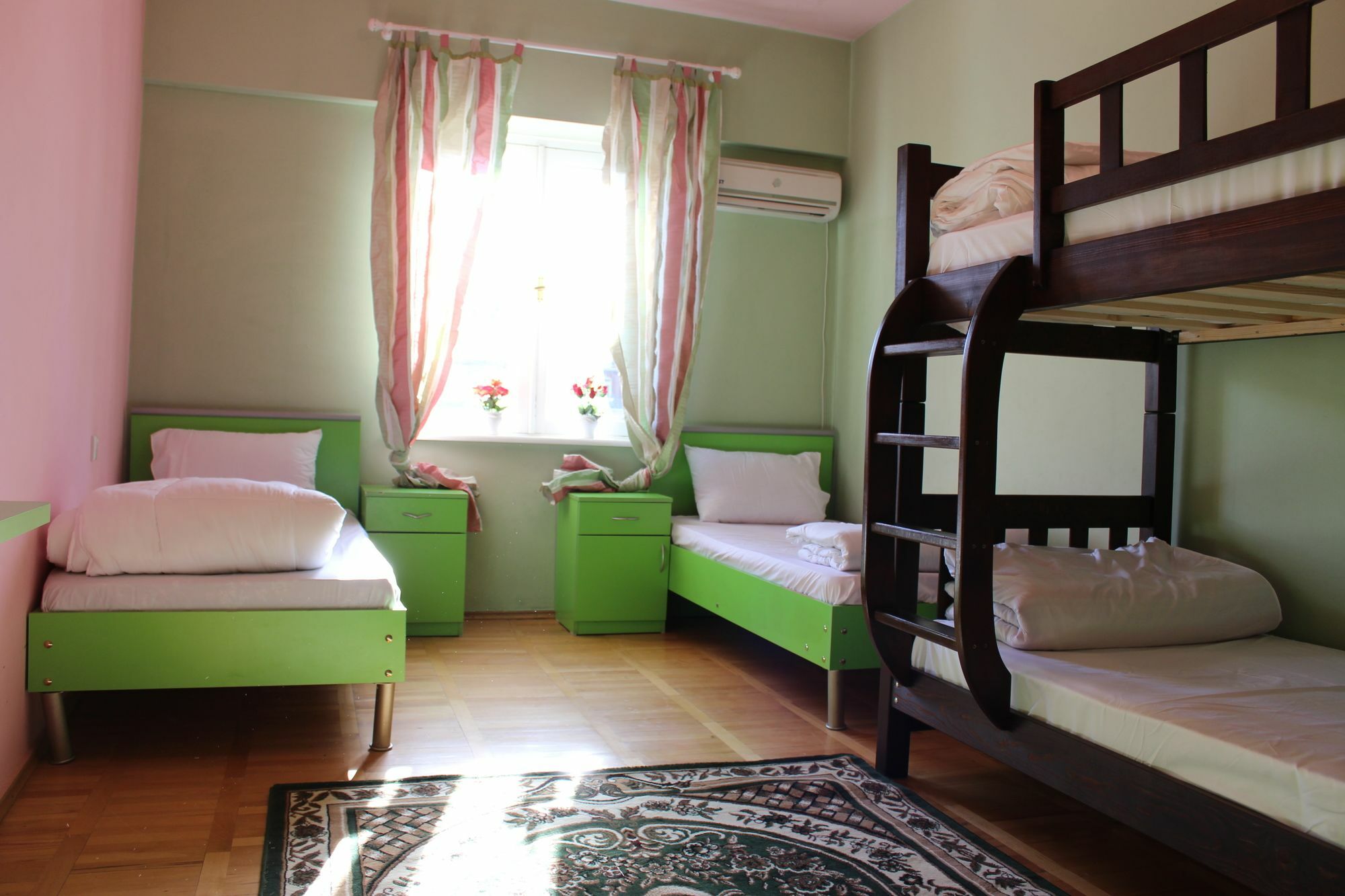 טביליסי Herrmas Hostel מראה חיצוני תמונה